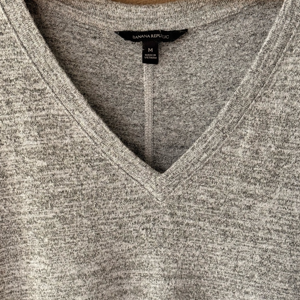 Banana Republic Woman’s Heather Gray V-Neck Short Sleeve Oversized Knit Top - Picture 2 of 6